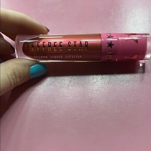Jeffree Star Valentine’s Mystery lipshade ?